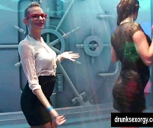 Bio klub deca imati javni sex orgija