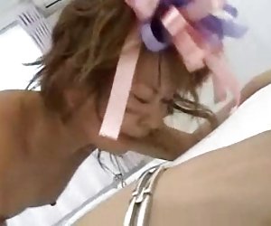 Slatka mala djevojka iz azije sjebana i facialized
